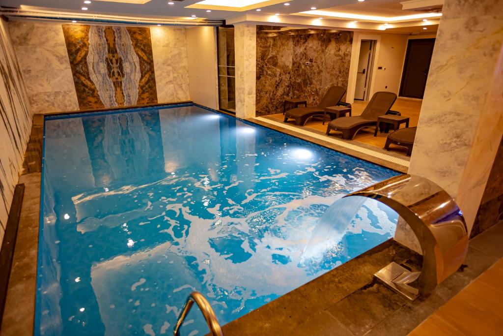 Bazén v ubytování Hamitbey Hotel Yenikapı nebo v jeho okolí