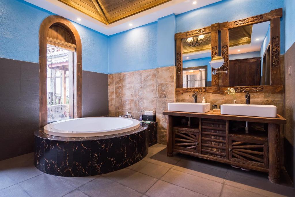 Koupelna v ubytování The Ritz-Man Boutique Inn Lijiang