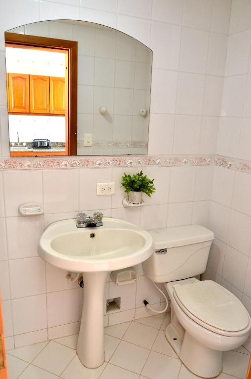 Koupelna v ubytování Apartamentos El Peñón del Rodadero VISTA AL MAR - By Apartamar Santa Marta