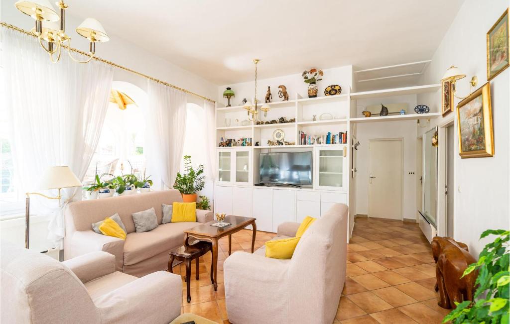 Posedenie v ubytovaní 4 Bedroom Cozy Home In Mlini