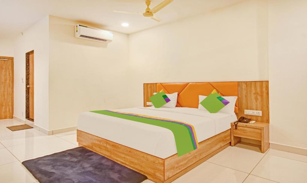 Postel nebo postele na pokoji v ubytování Hotel Fun Regency Vitthalapur Gujarat