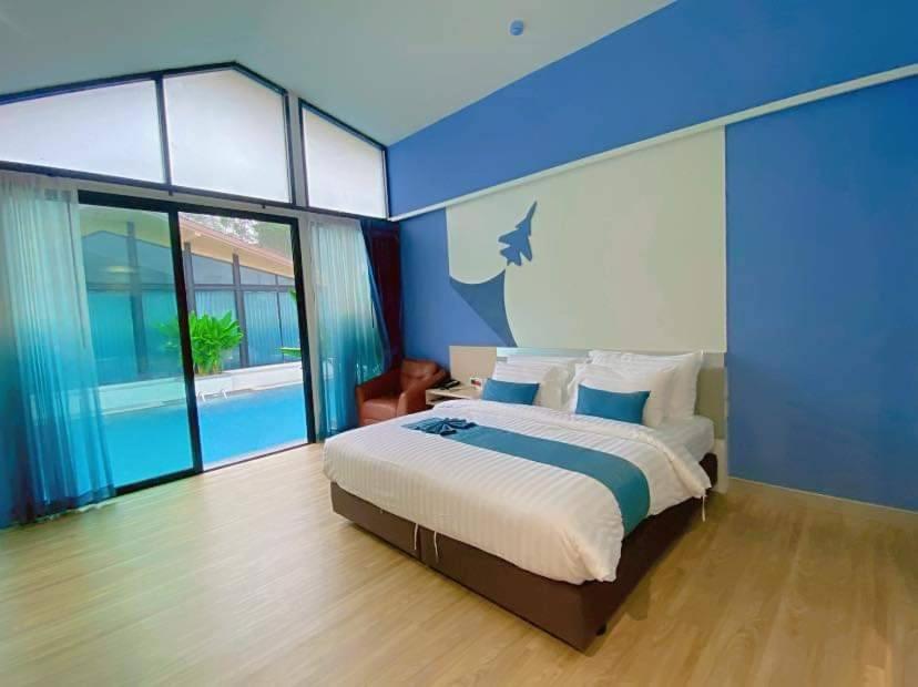 Southern Airport Hotel Hatyai - Üç Kişilik Villa Havuz Erişimi