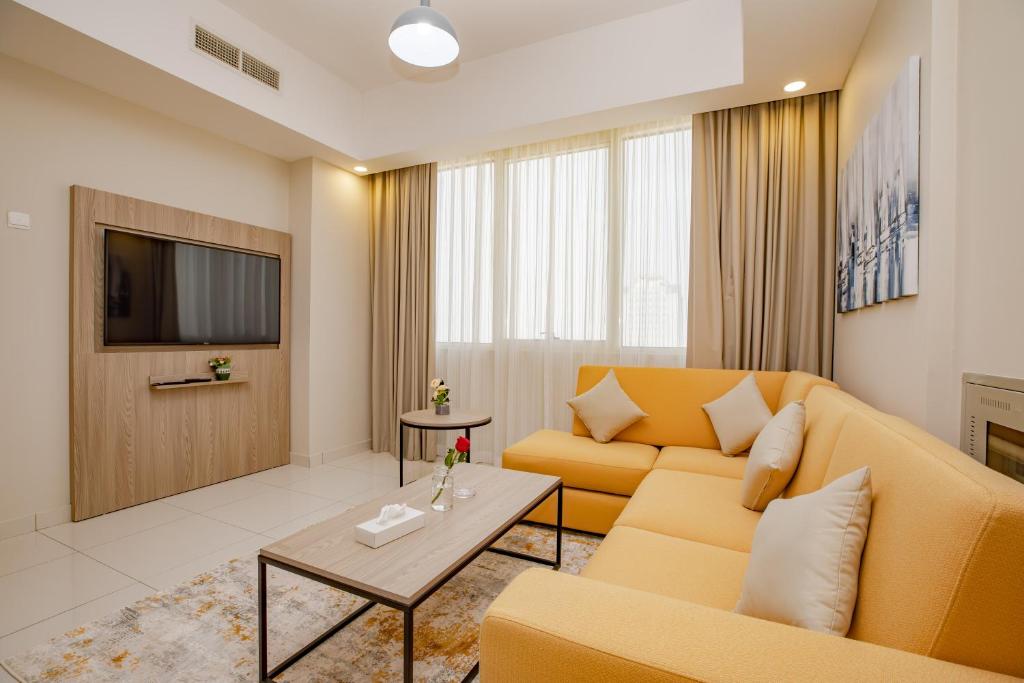 TV a/nebo společenská místnost v ubytování Platinum Coast Hotel Apartments