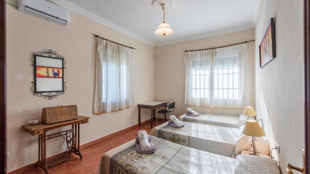 Postel nebo postele na pokoji v ubytování Huerta Tío Pipa Aznalcázar by Ruralidays