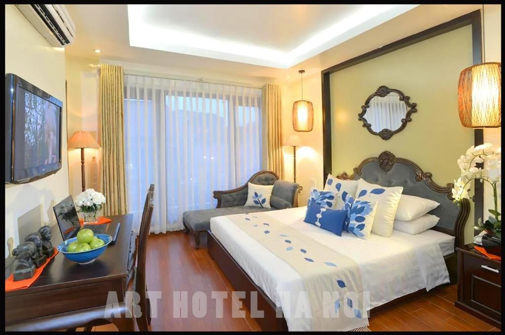 Postel nebo postele na pokoji v ubytování Art Hotel Ha Noi