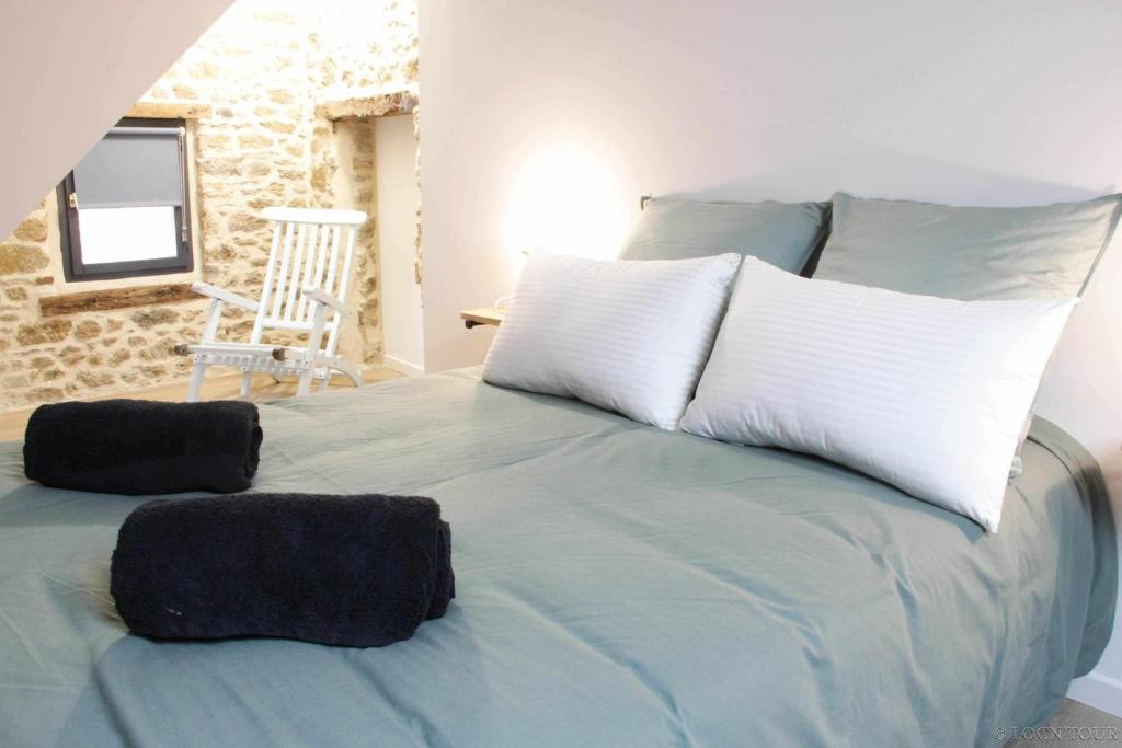 Posteľ alebo postele v izbe v ubytovaní Manor of Pont Gris Saint-Malo