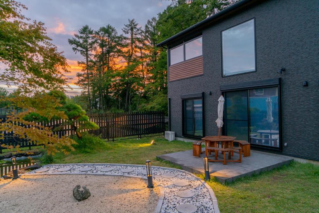 Zahrada ubytování Fuji Gran Villa - TOKI -