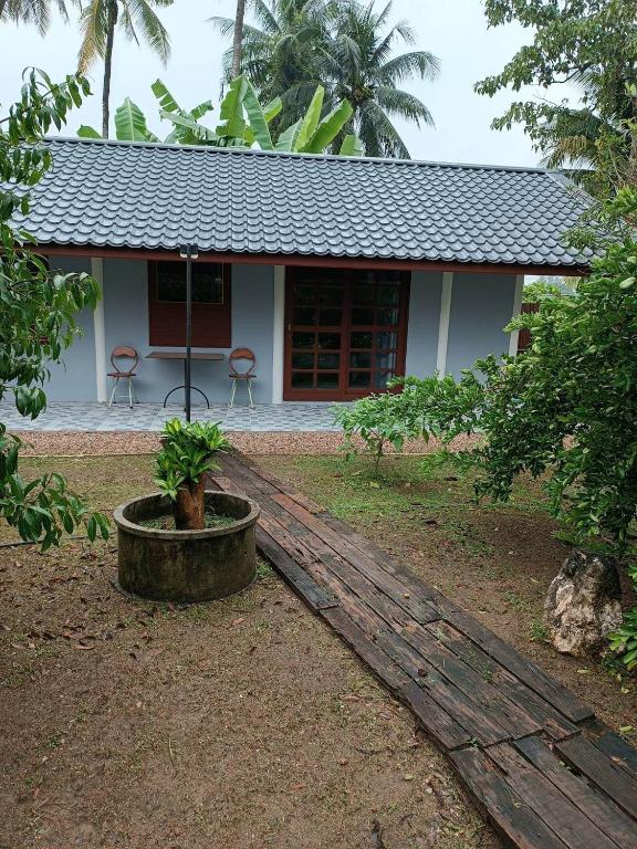 ชิดชล โฮมสเตย์ แอทอัมพวา - Quadruple Room With Garden View