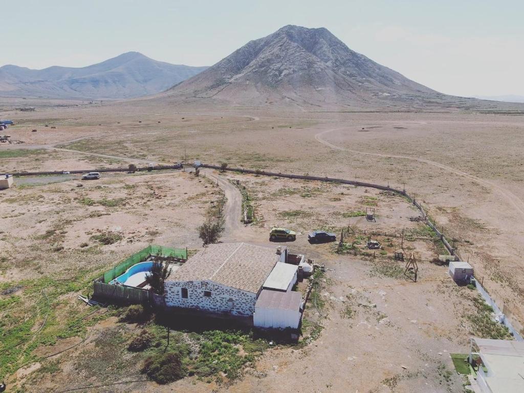 an aerial view of a house in a field with a mountain at Casa Rural Tindaya in Tindaya