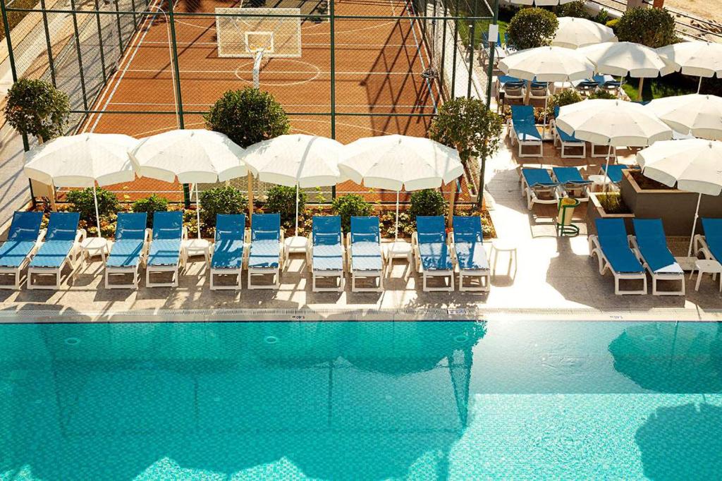 Bazén v ubytování Calimera Side Resort nebo v jeho okolí