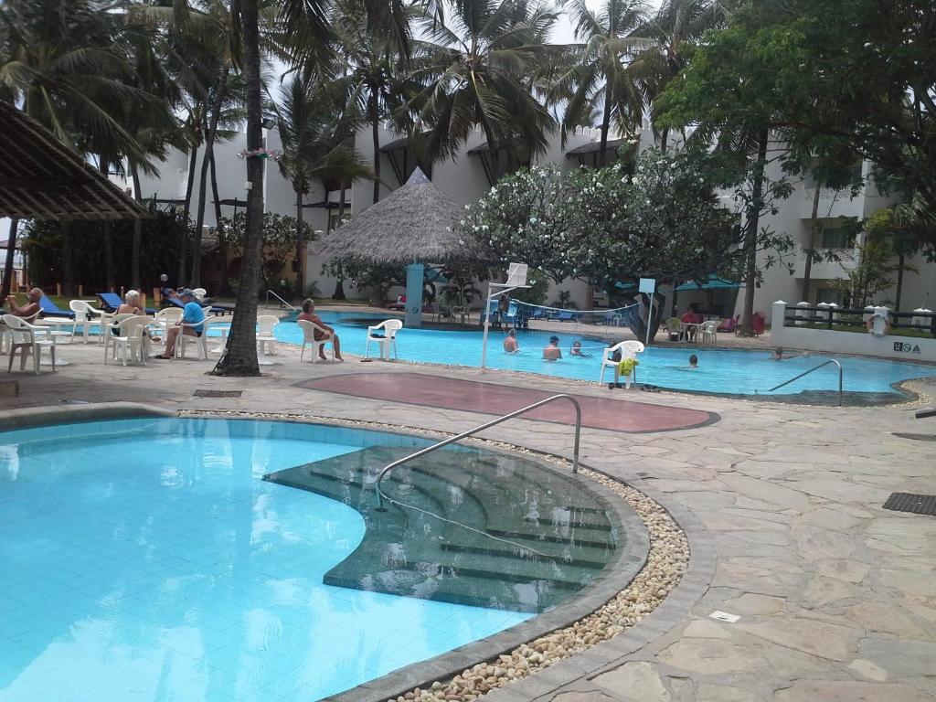 Bazén v ubytování Bamburi Beach Hotel nebo v jeho okolí