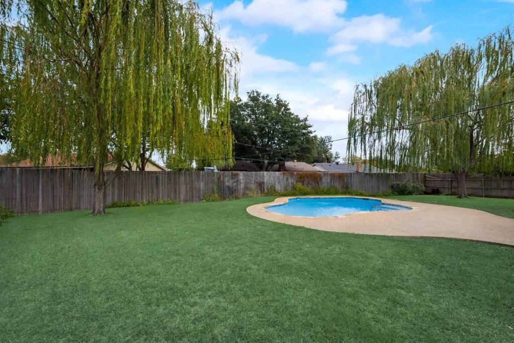 Holiday home Aqua Getaway Cozy home with pool near DFW, North