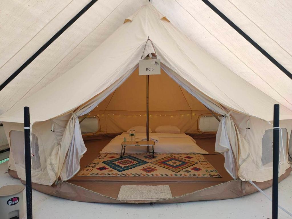 Postel nebo postele na pokoji v ubytování khaolakcamping