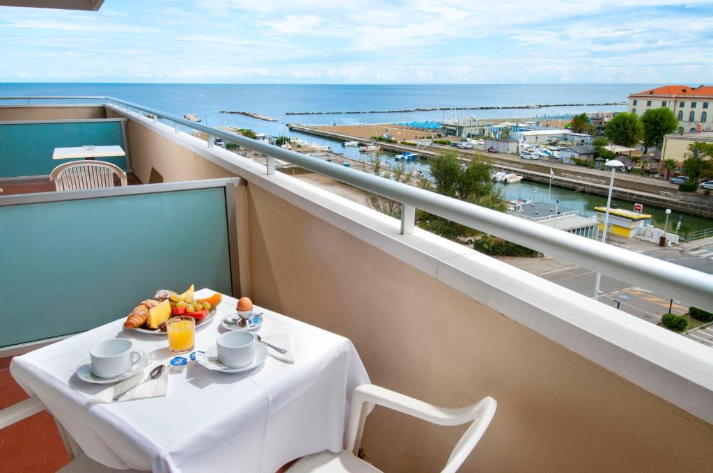 Nespecifikovaný výhled na moře nebo výhled na moře při pohledu z hotelu