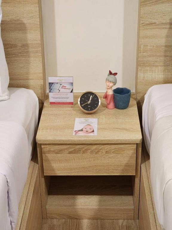 Postel nebo postele na pokoji v ubytování iCheck inn Darisa Patong