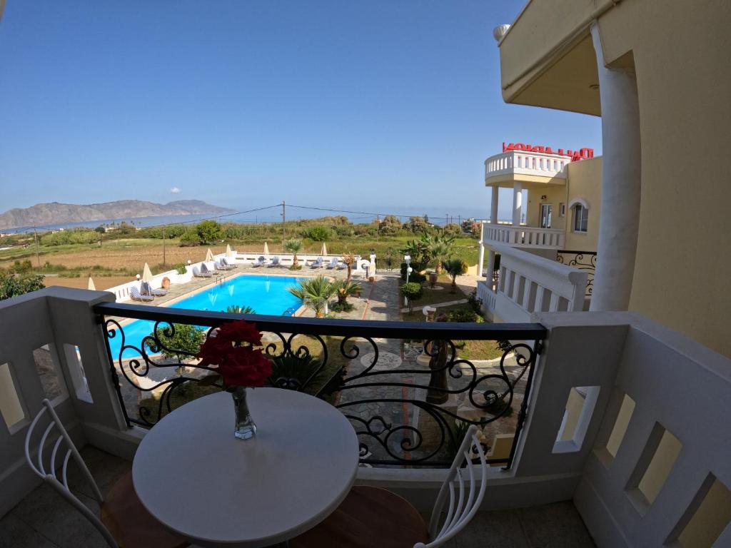 Bazén v ubytování Palladion Hotel nebo v jeho okolí
