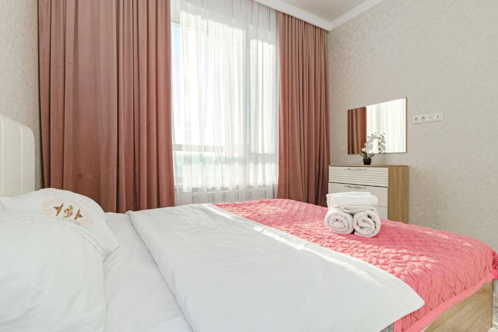 a bedroom with a bed with two towels on it at Salem in Zaozërnyy