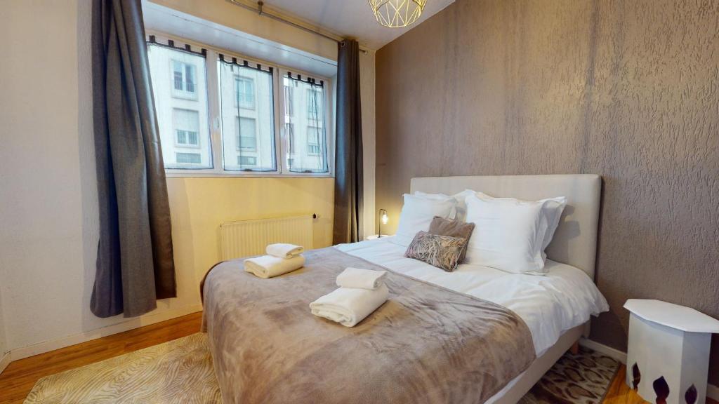 Łóżko lub łóżka w pokoju w obiekcie Magic Home - Les Taillandiers