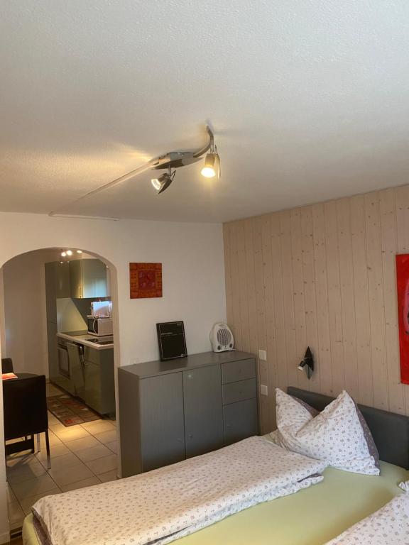 Postel nebo postele na pokoji v ubytování Ferienwohnung Allalinblick