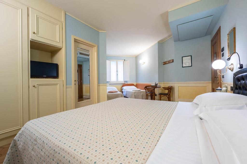 Postel nebo postele na pokoji v ubytování Hotel San Luca