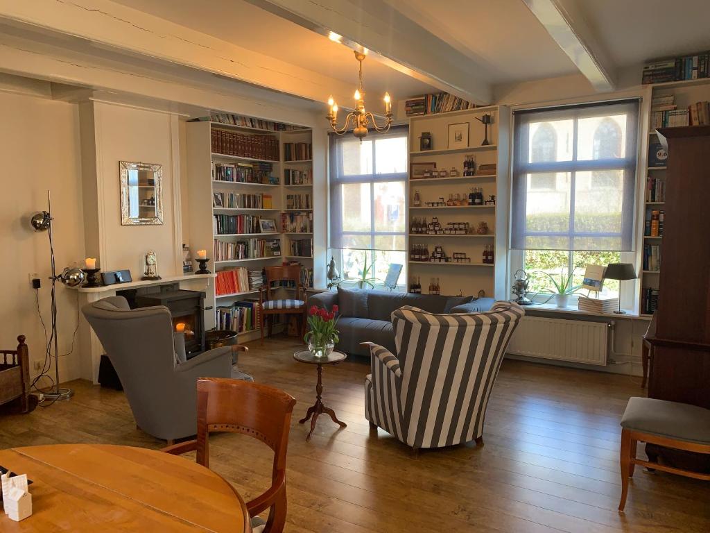 Posezení v ubytování De Thuiskamer in Grou als B&B of Vakantiehuis
