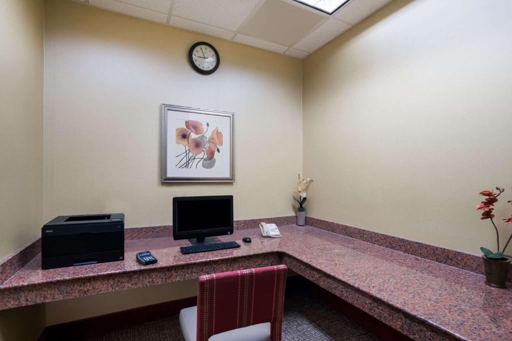 Comfort Suites Suffolk - Chesapeake photo
