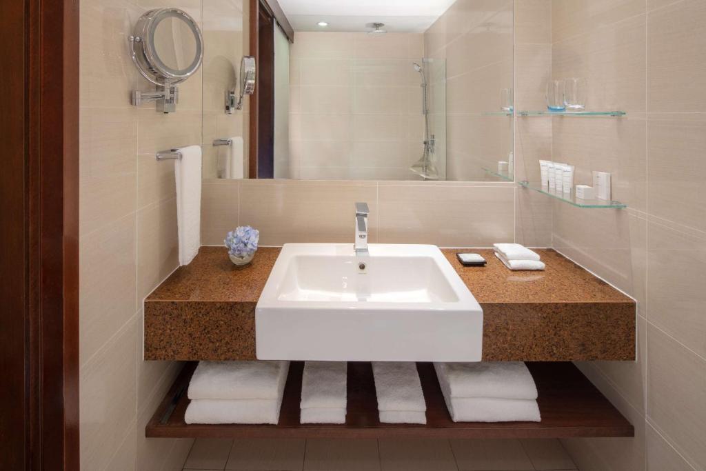 Koupelna v ubytování Radisson Hotel Brunei Darussalam
