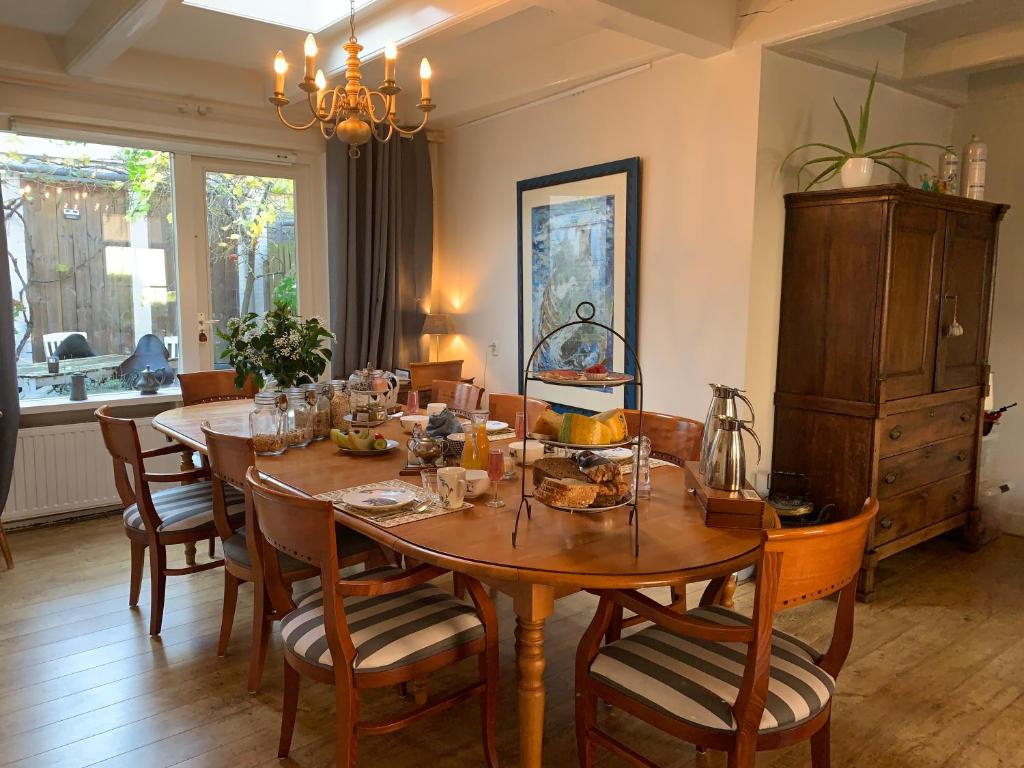 Posezení v ubytování De Thuiskamer in Grou als B&B of Vakantiehuis