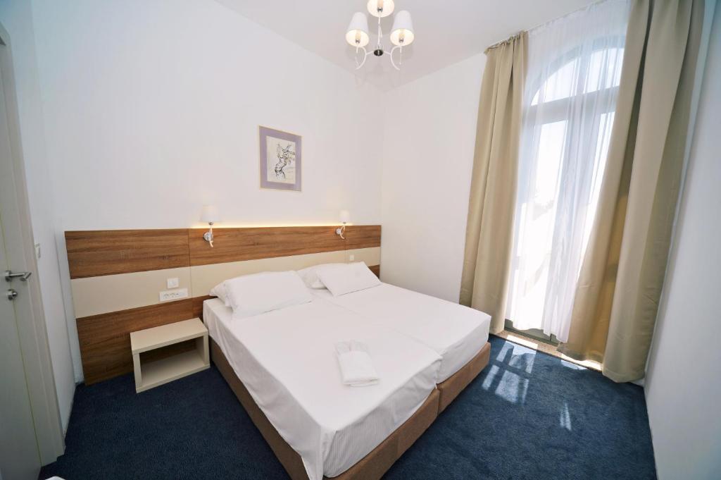 Boutique Hotel Mali Raj - Resim 9