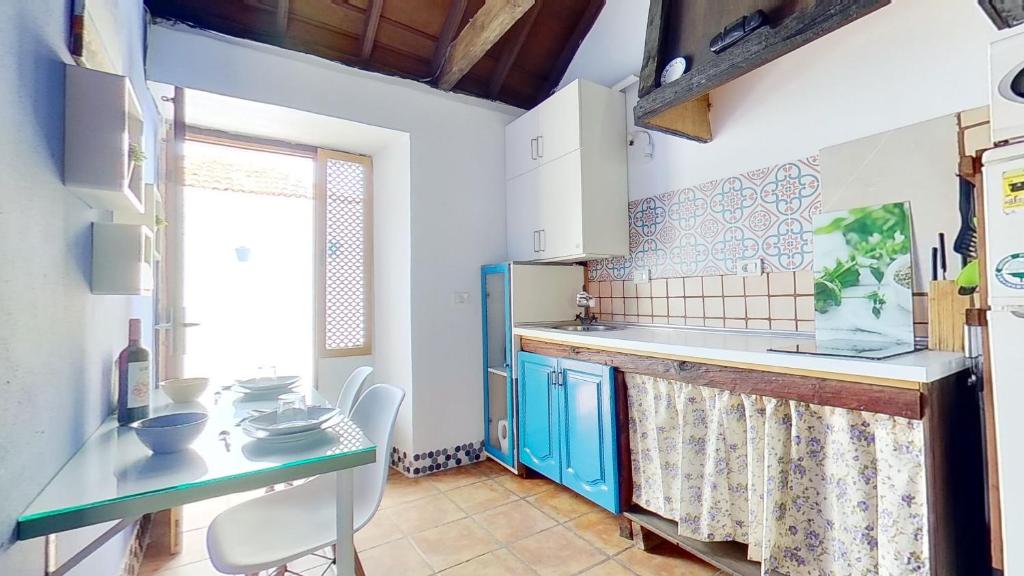 A kitchen or kitchenette at Remarkable 4-Bed Villa