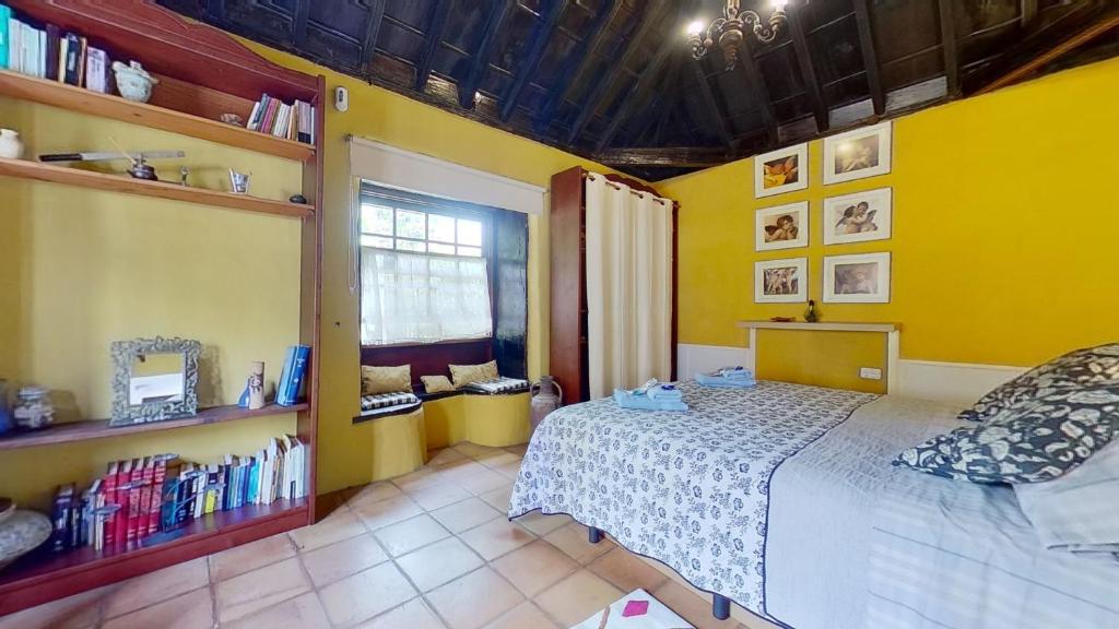 A bed or beds in a room at Remarkable 4-Bed Villa