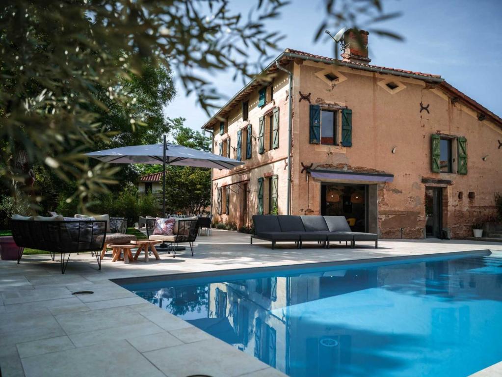 La Maison du Bonheur - Grande Piscine & Terrasse - Six-Bedroom House