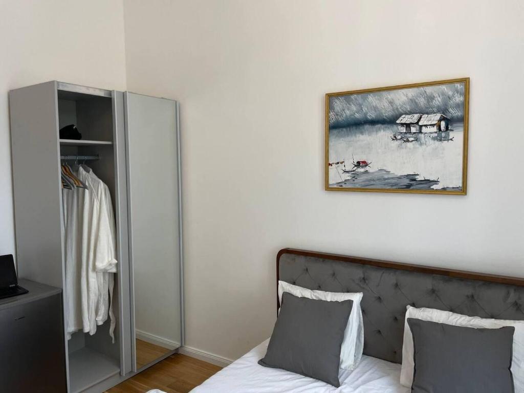 Postel nebo postele na pokoji v ubytování 2-Bed Apartment in Praha