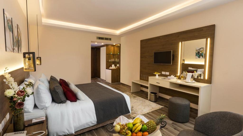 TV a/nebo společenská místnost v ubytování Amwaj Oyoun Resort & Casino