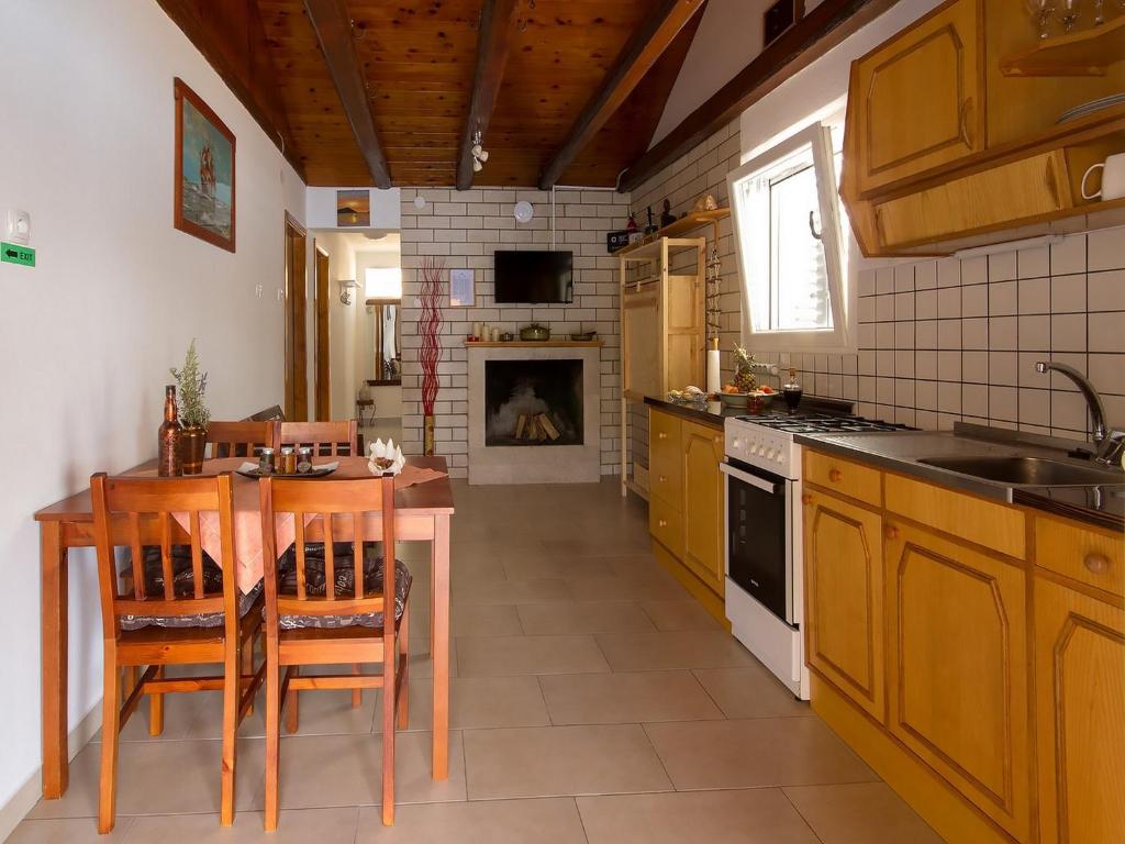 Kuchyňa alebo kuchynka v ubytovaní Holiday Home Dalmatia Sokolić