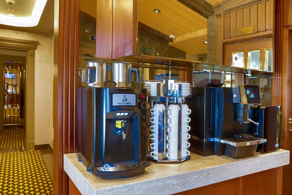 Coffee and tea making facilities at MANORS HOTEL