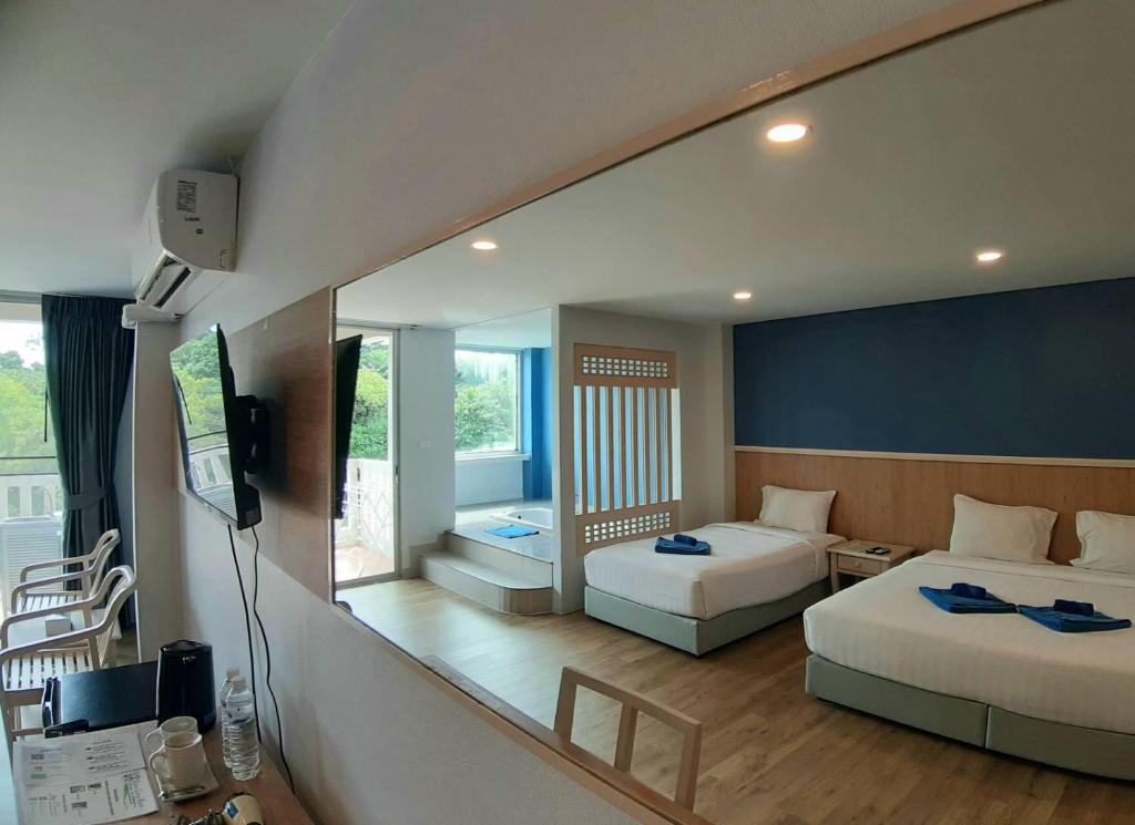 Postel nebo postele na pokoji v ubytování Karon Living Room - SHA Plus