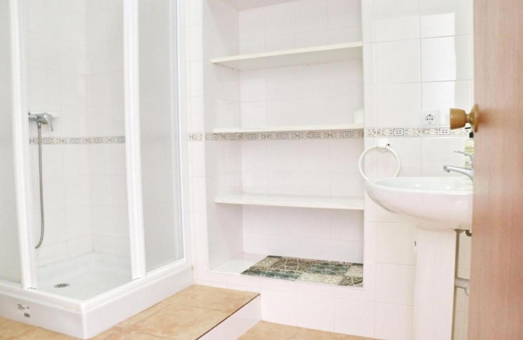 A bathroom at Apartamento Velarde III