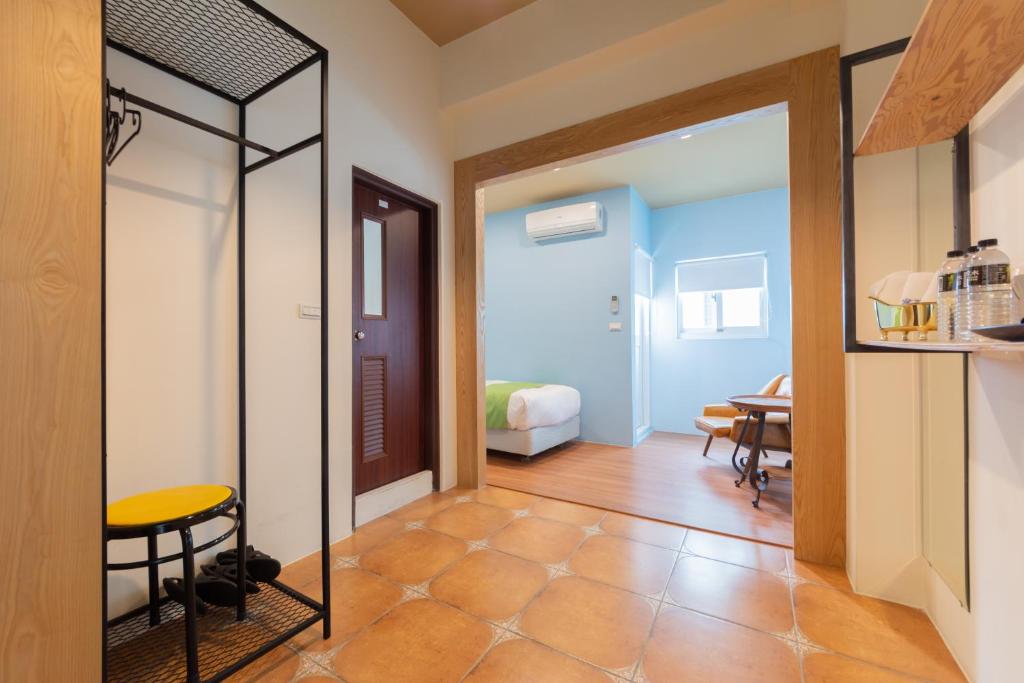 時光輕旅 Time INN - Triple Habitación Con Balcón