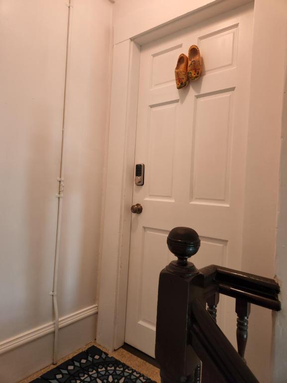 Street side studio apartment - Queen Studio