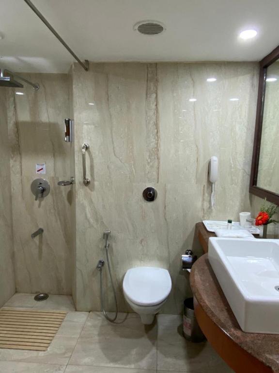 Koupelna v ubytování Fortune Pandiyan Hotel, Madurai - Member ITC Hotels' Group