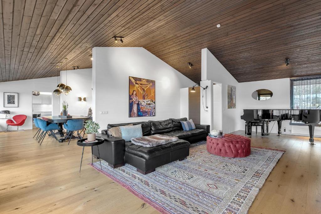 Posezení v ubytování Seaside Villa - 6 Bedrooms HG OOOO6077