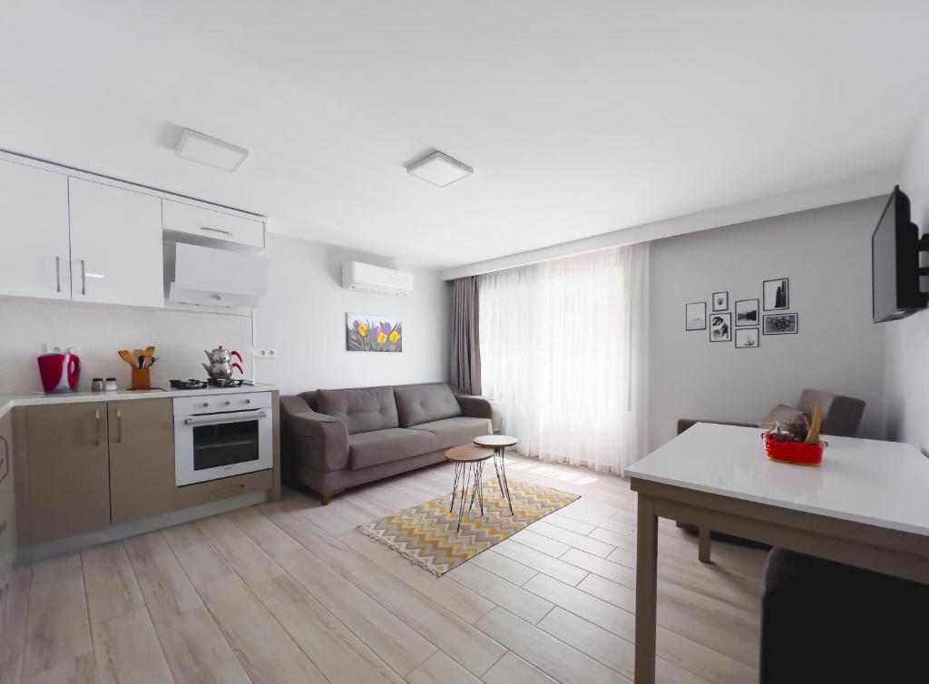A kitchen or kitchenette at Azize Palas Apart Otel