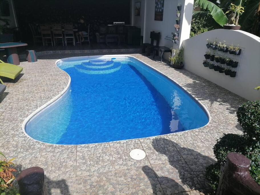 Bazén v ubytování Avana Hills Tagaytay Villa nebo v jeho okolí