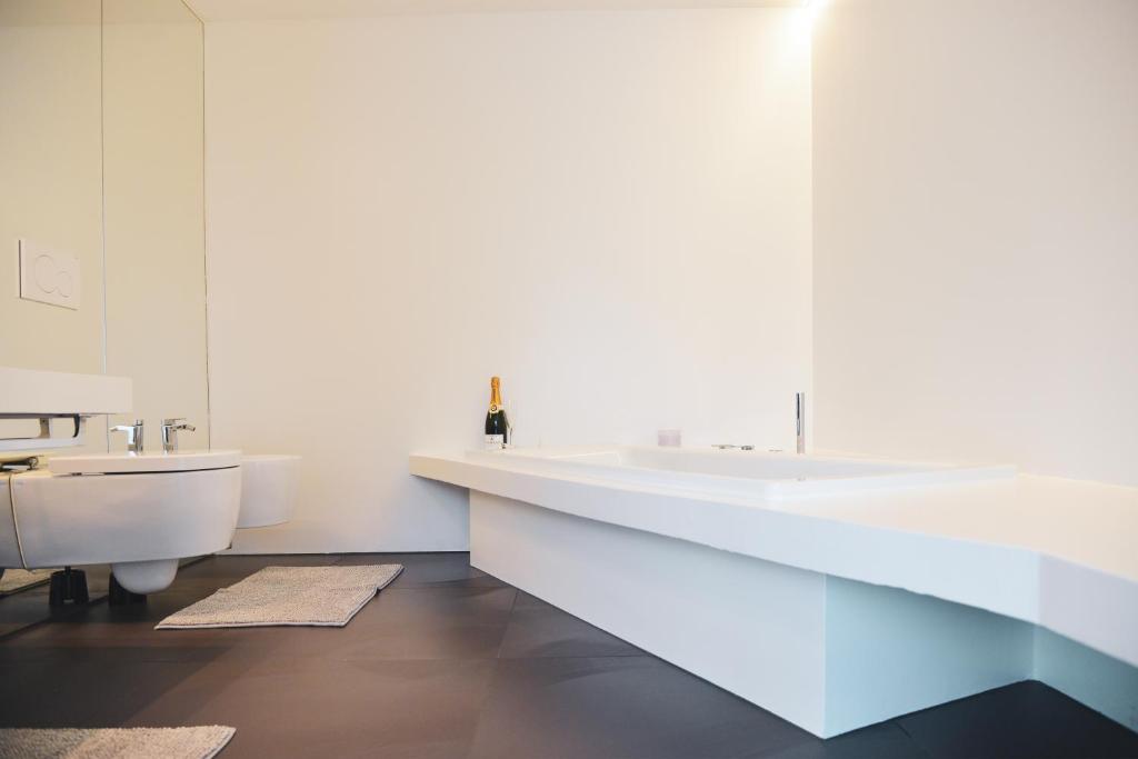 Koupelna v ubytování One Only Lake View Penthouse no01