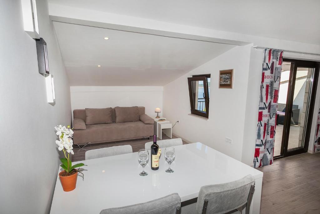 a living room with a white table and a couch at Villa Mona 2 in Budva