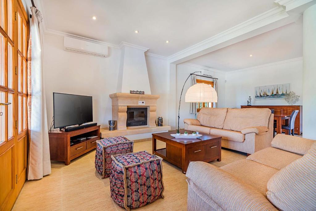 Fotografie z fotogalerie ubytování Beautiful Mallorca Villa Lluna Nova 4 Bedrooms Fully AirConditioned Interior Private Pool Sa Pobla v destinaci Sa Pobla