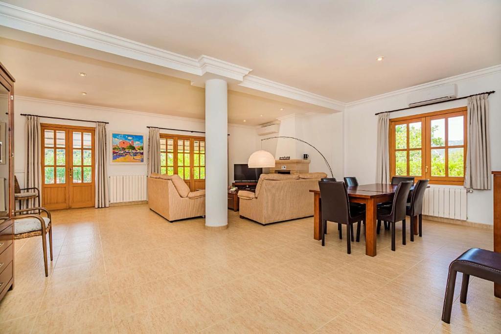Fotografie z fotogalerie ubytování Beautiful Mallorca Villa Lluna Nova 4 Bedrooms Fully AirConditioned Interior Private Pool Sa Pobla v destinaci Sa Pobla