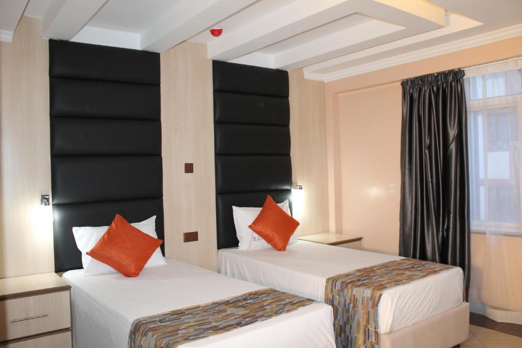 Postel nebo postele na pokoji v ubytování Airport Landing Hotel
