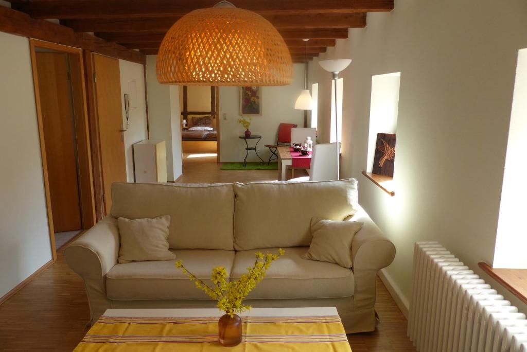 a living room with a couch and a chandelier at Altstadtwohnung Kromers in Erfurt